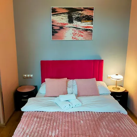 Mirror Pink Studio Apartment Krakau Exterior foto