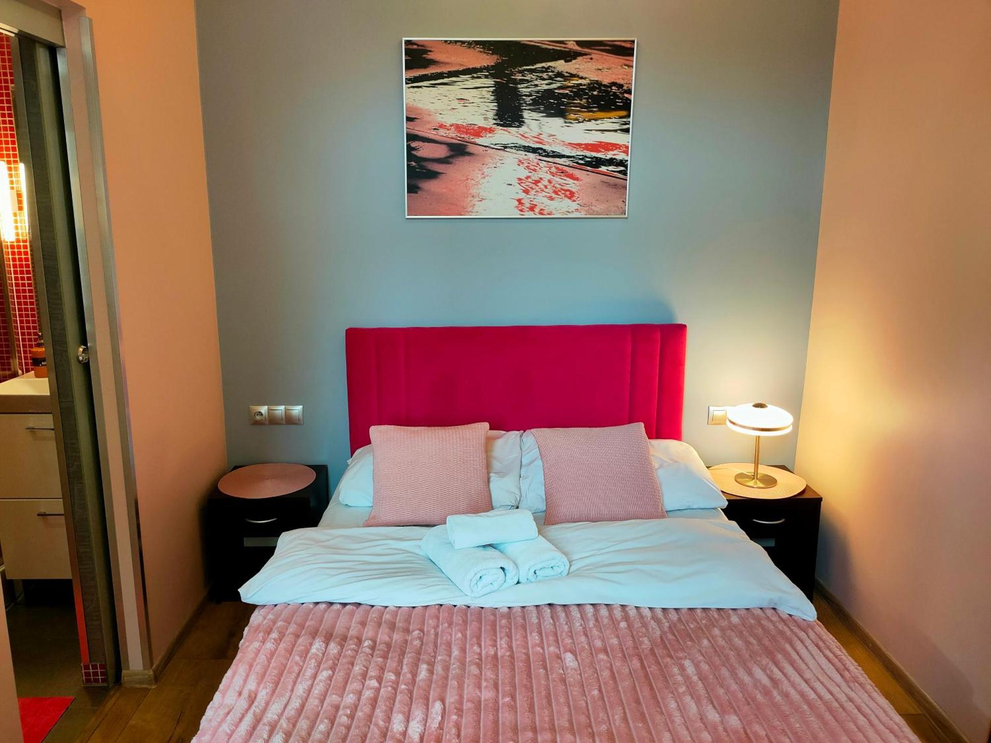 Apartment Mirror Pink Krakau